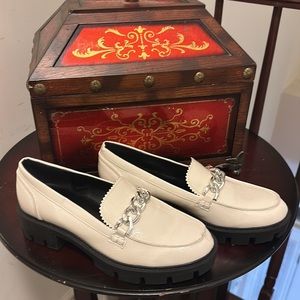 NWOB Marc Fisher Lugsole loafers in white. Sz 7.5. Hard to find in this Sz!